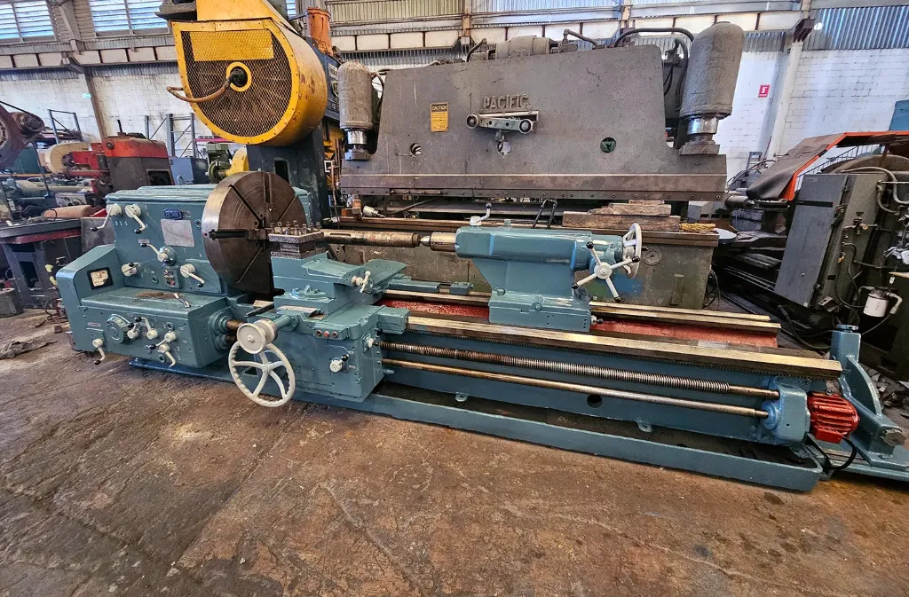 trp-598 Torno paralelo universal, 41" x 110", marca RYAZAN PC3